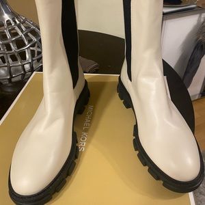 Michael Kors Ridley Chelsea boot. Light cream. Size 10m